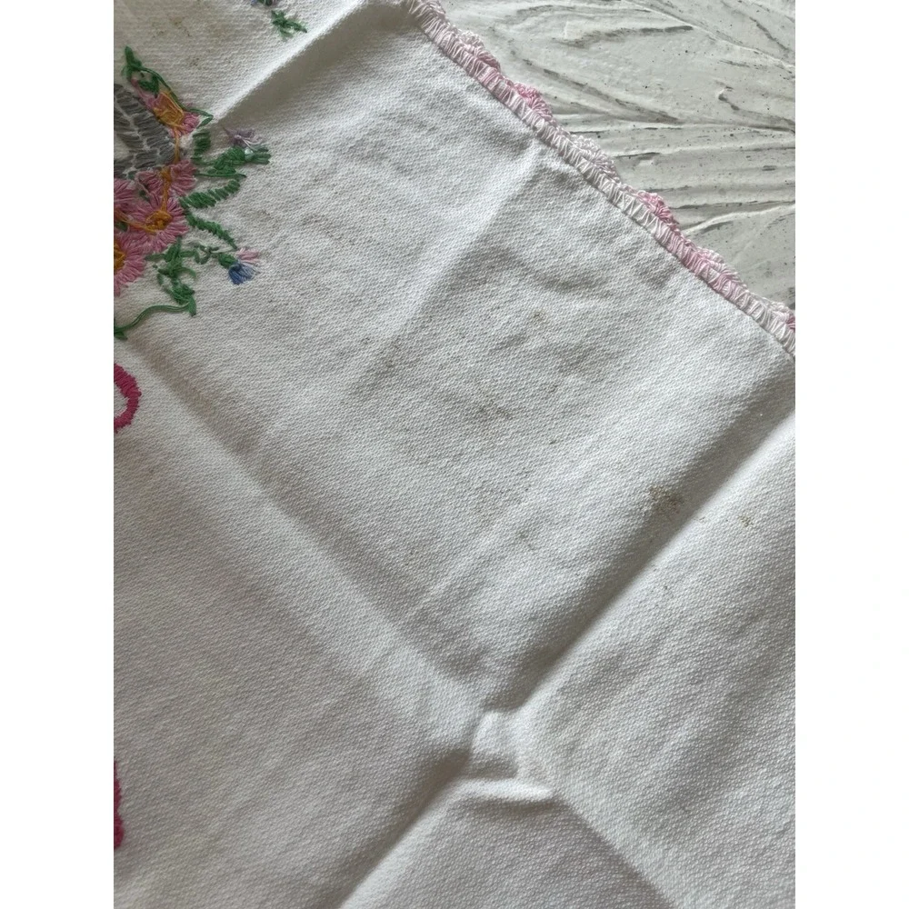 Vintage‎ Lot 0f 3 Mix Match Embroidered Crocheted Pillowcases + Dresser Scarf